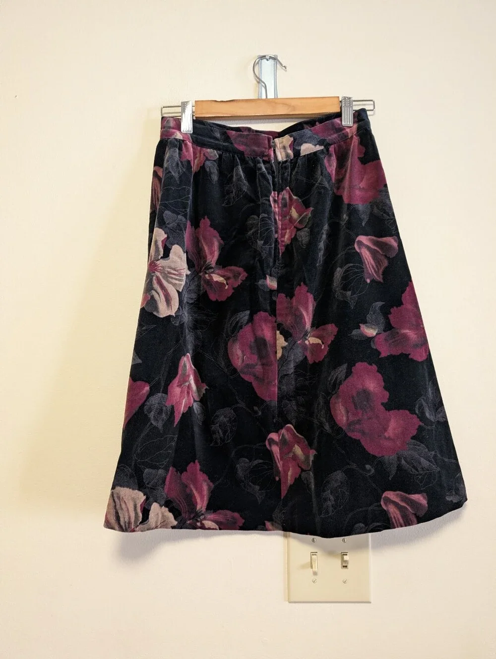 Paniker Black Floral Velvet Midi Skirt 9/10 Dark Romantic 90s